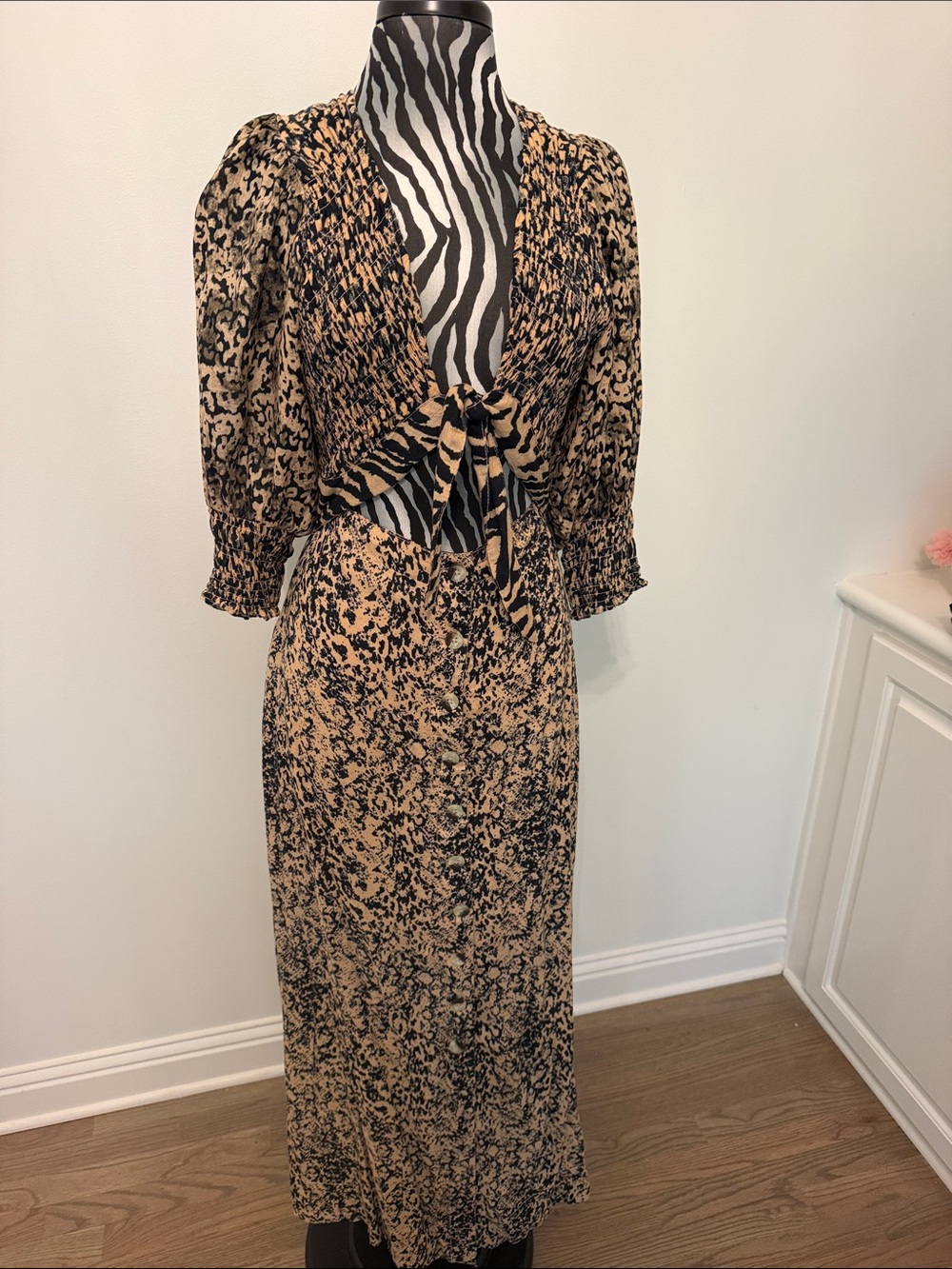 Like new- Free People Black and Tan Printed Tie-Front Maxi Dress Sz M